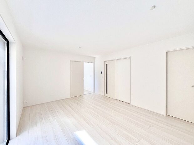 家族団らんの時間も増えそうなくつろぎのリビングダイニング。