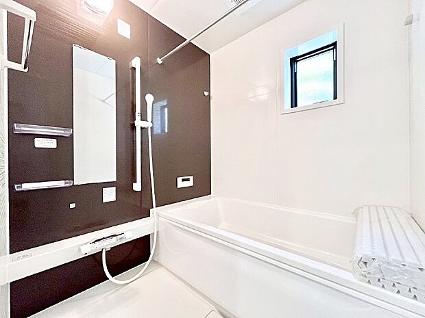 落ち着きのあるダークカラーを基調にしたバスルームで1日の疲れをリフレッシュ！