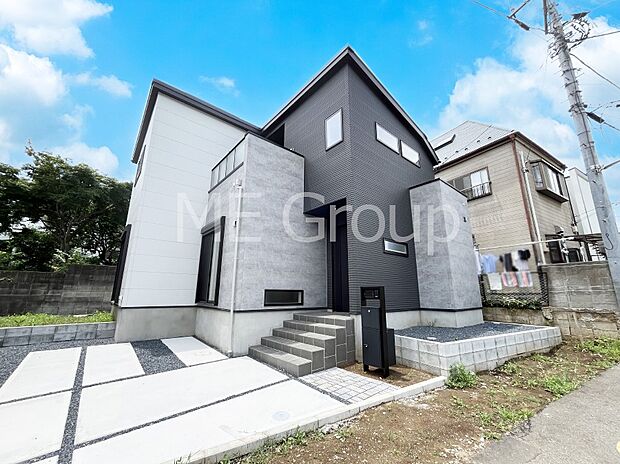 ◆2号棟◆〜Exterior〜　閑静な住宅地で子育て家族にピッタリ。毎日のお散歩も快適な緑に恵まれたエリアで、自然に包まれた穏やかな暮らしを実現するための、ゆとりある住環境が整っています。