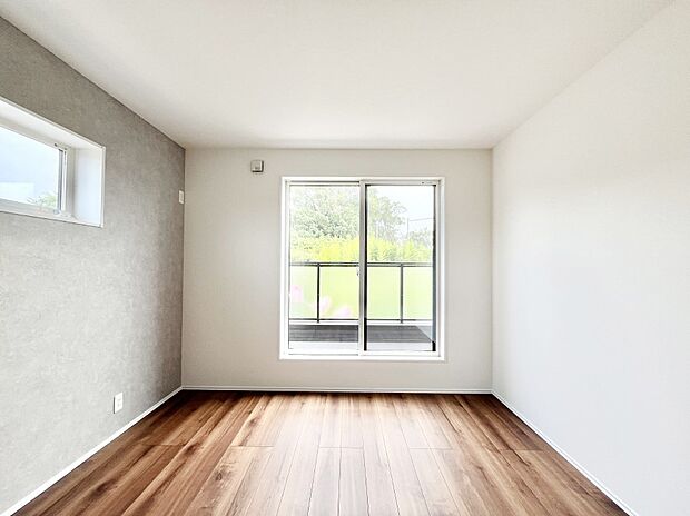 明るいバルコニーサイドに洋室を設置。目覚めの良い寝室に。