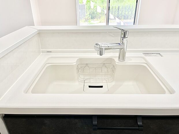 広々としたシンクでお料理やお皿洗いもラクラク快適に!