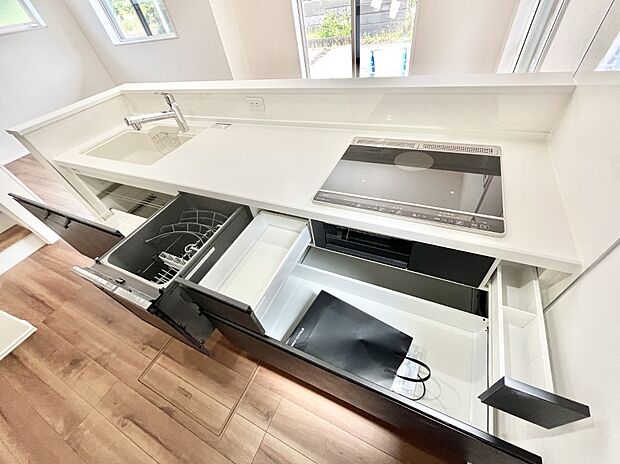 使いやすさを優先したスライド式収納タイプ!