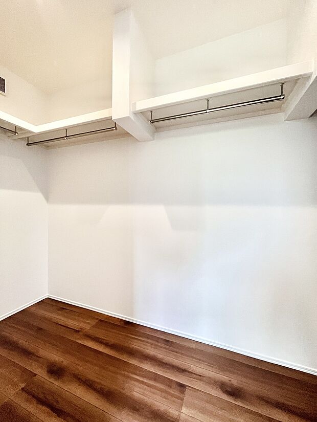 ウォークインクローゼットの活用で生活空間スッキリ