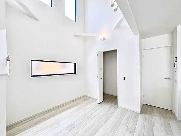 ◆1号棟◆リビング収納。ここに収納があると物が集まるLDKがスッキリ片付きそうですね。