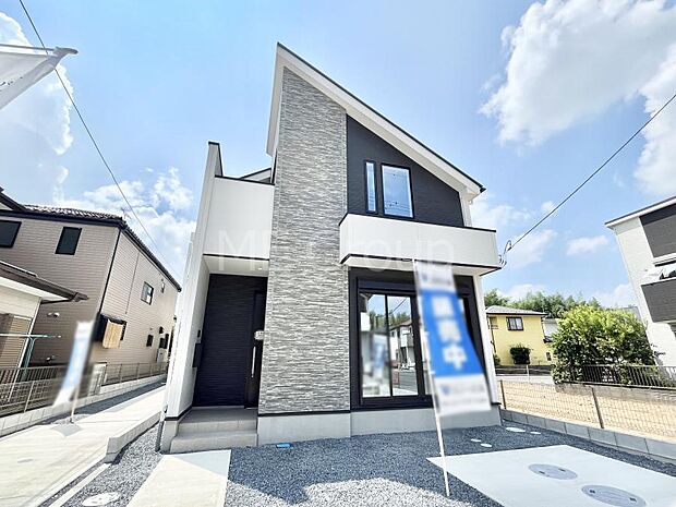 ◆1号棟◆〜Exterior〜 閑静な住宅地で子育て家族にピッタリ。 毎日のお散歩も快適な緑に恵まれたエリアで、自然に包まれた穏やかな暮らしを実現するための、ゆとりある住環境が整っています。