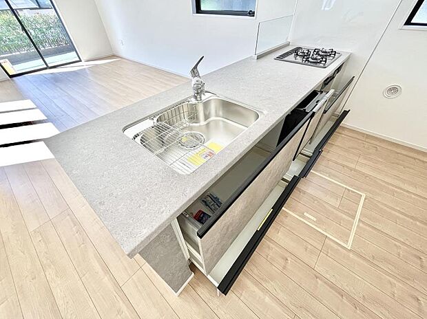 使いやすさを優先したスライド式収納タイプ!