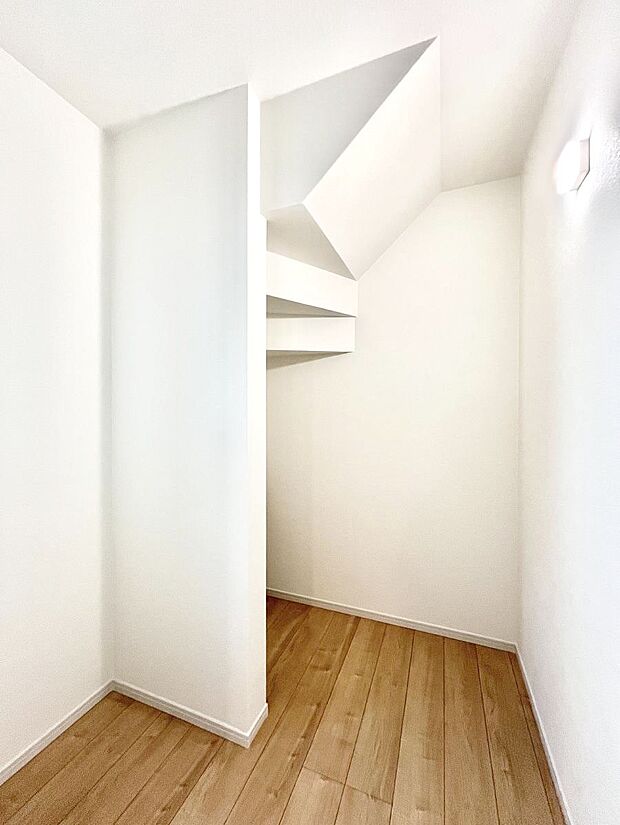 便利なリネン庫で、スッキリした使いやすい洗面室に