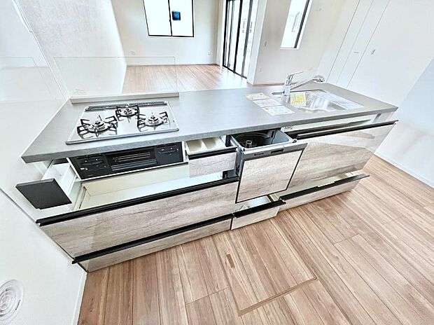 使いやすさを優先したスライド式収納タイプ！