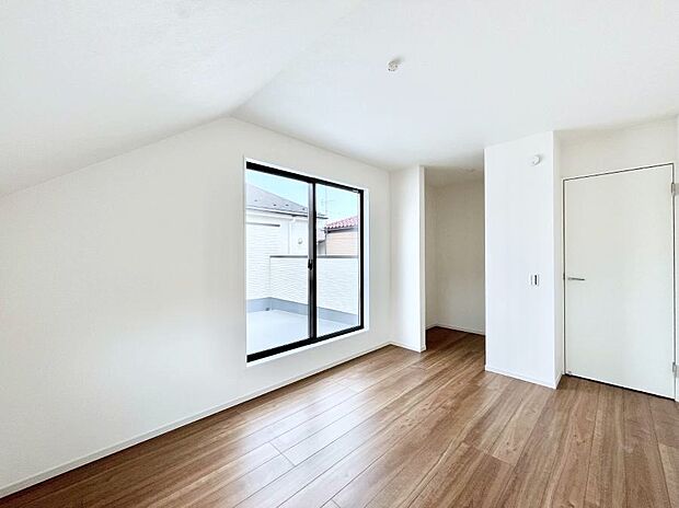 ＷＩＣ（ウォークインクローゼット）があるお部屋！季節ごとの入れ替えも不要で便利です。 