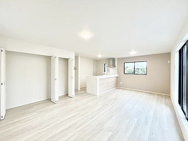 ◆2号棟◆〜Living〜　ここにはみんなが集い、食事と楽しい会話が始まる。話に夢中になりすぎて、ついつい時を忘れ夜半過ぎになってしまう。そんな束の間の幸せを感じさせてくれる場所でありたい。