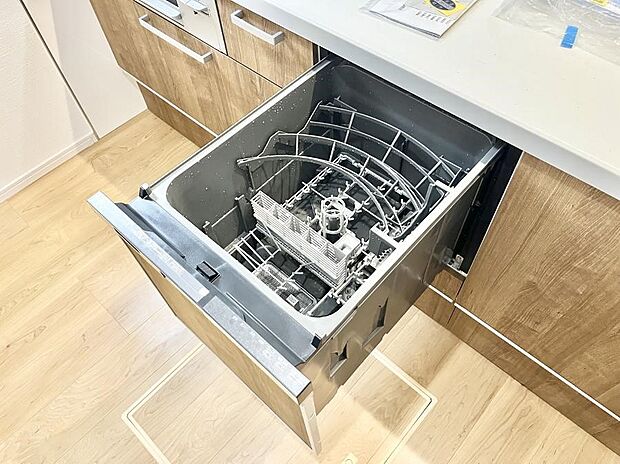 ◆2号棟◆面倒なお片づけは食洗機にお任せ！家事の負担が減って、時間にも気持ちにもゆとりができます。