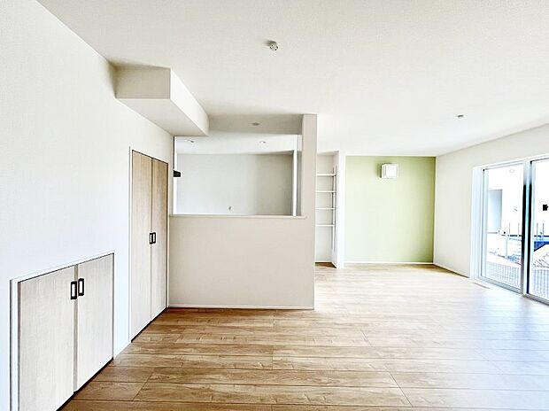 ◆4号棟◆~Living~ ここにはみんなが集い、食事と楽しい会話が始まる。話に夢中になりすぎて、ついつい時を忘れ夜半過ぎになってしまう。そんな束の間の幸せを感じさせてくれる場所でありたい。