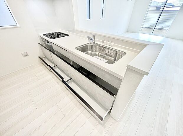 使いやすさを優先したスライド式収納タイプ!