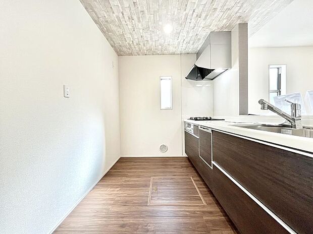 ゆとりあるキッチンではご家族と楽しくお料理ができます。