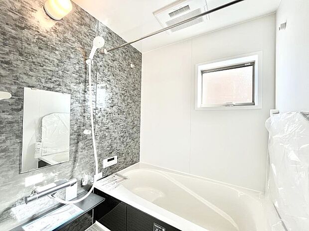 落ち着いた雰囲気でゆっくりお寛ぎいただけるバスルーム