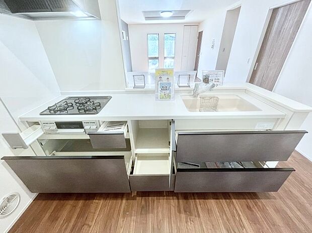 使いやすさを優先したスライド式収納タイプ！