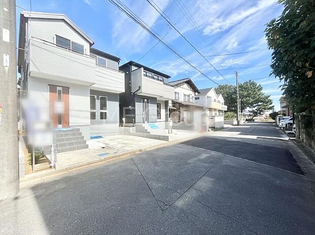 〜Exterior〜前面道路： 住宅地になっているので車量も少なく、静かな立地です。子育て環境も良好です♪♪周辺環境もあわせてご案内させて頂きます。お気軽にお問い合わせください。