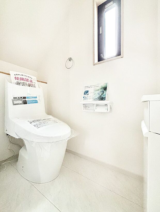 〜Toilet〜　綺麗・スッキリ・快適なウォシュレット付トイレでくつろげる空間です。1、2階共にトイレスペース！採光もあり明るく、快適空間となっております♪毎日使う場所だからこその配慮です！