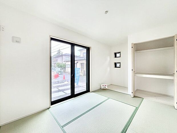 〜Japanese Room〜　LDK隣接の和室は、アイロンがけなど奥様の家事スペースとして、また小さなお子様のいるご家庭ではお昼寝やおむつ替えの場としてご活用いただけます。