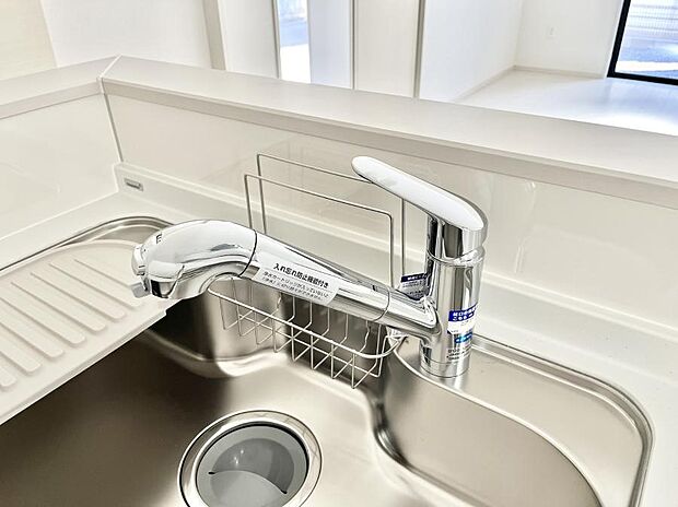 いつでも清潔なおいしいお水を。一つの水栓で水道水と浄水を使い分け。