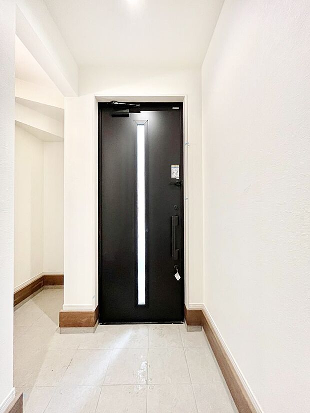 明るい玄関はお客様をお出迎えするのにぴったりです！ 