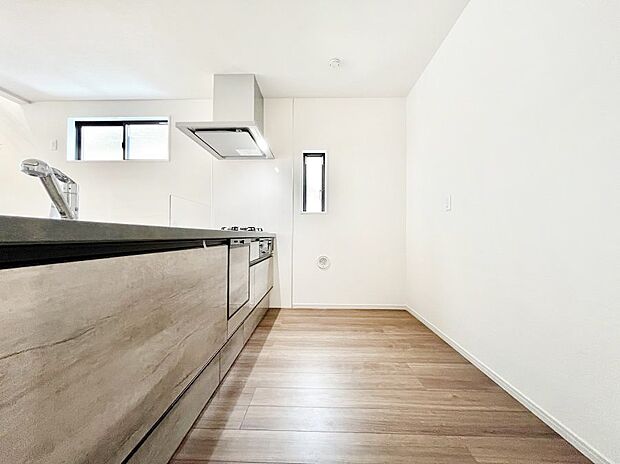 広々とした使い勝手の良いキッチンで日々のお料理も楽しくなりそう