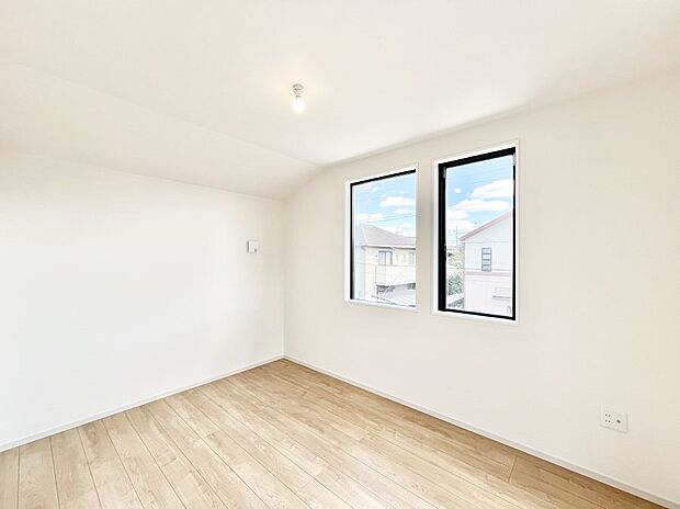 ◆1号棟◆〜Bed Room〜 子供部屋はお子様にとって大変重な役割があります。子供一人で過ごす空間を与えることで、宿題や勉強時間も自然と増えまた自ら部屋の片付けや掃除なども促すことに繋がります。