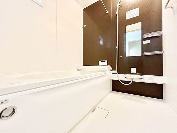 ◆1号棟◆〜Bath Room〜 広々とした雰囲気の良いバスルーム。 お子様と一緒にお風呂に入る楽しみ、思い出の一ページが刻まれる大切な瞬間。 日々の疲れをリフレッシュできそうです。