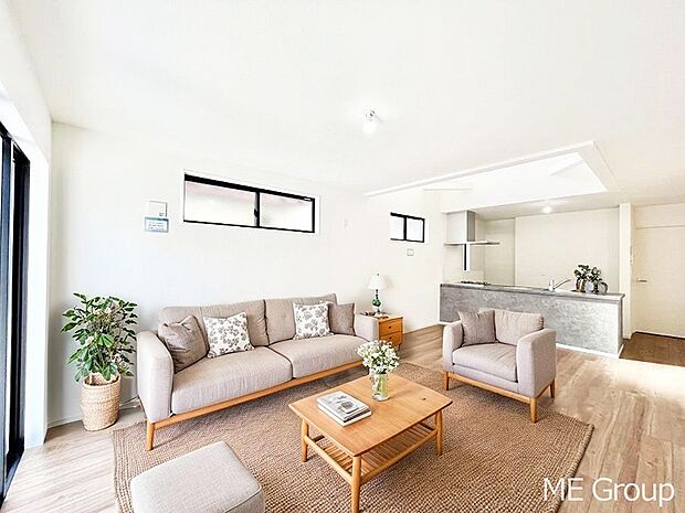 落ち着いた雰囲気のLDKは家族みんなの快適空間※家具はCGです