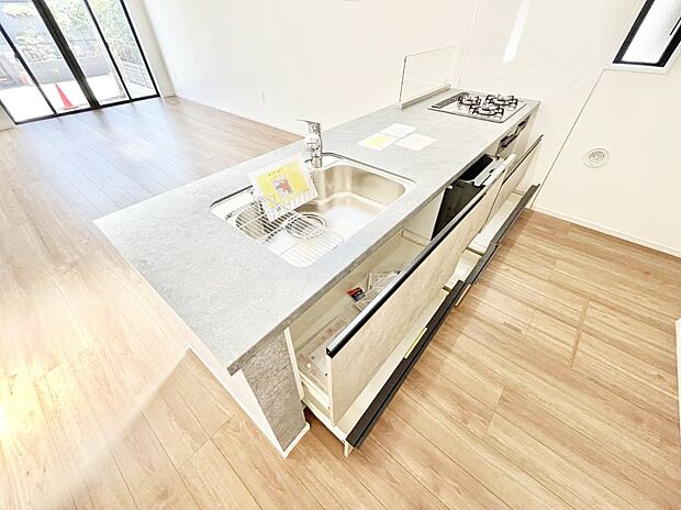 使いやすさを優先したスライド式収納タイプ!