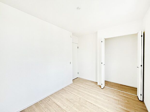 〜Bed Room〜　部屋数が多いのが戸建てのメリットです。ご家族が増えたことで手狭に感じていた住まいも戸建てでは各居室プライバシーを保つことができます。住まいにゆとりが生まれ心もリラックスできます♪