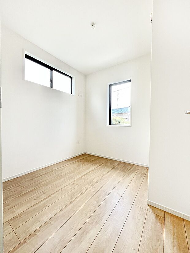 〜Bed Room〜　子供部屋はお子様にとって大変重な役割があります。子供一人で過ごす空間を与えることで、宿題や勉強時間も自然と増えまた自ら部屋の片付けや掃除なども促すことに繋がります。