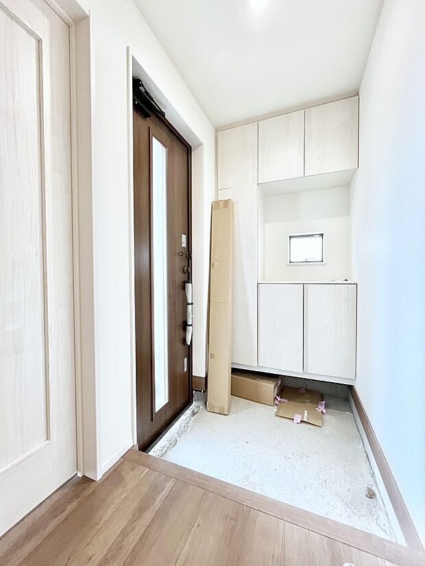 ◆B号棟◆〜Entrance〜　玄関は家の顔といわれますが我が家のセンスをさりげなく感じさせる魅力ある玄関造りも楽しみの一つ。帰宅する度に家族がほっとできる心地よい空間造りも大切ですね♪