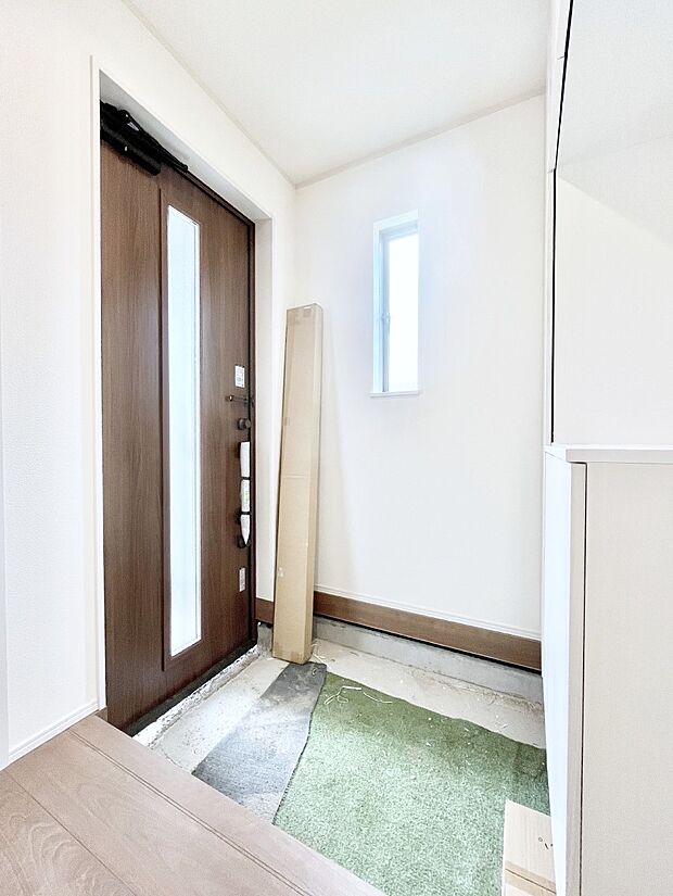 ◆A号棟◆〜Entrance〜　玄関は家の顔といわれますが我が家のセンスをさりげなく感じさせる魅力ある玄関造りも楽しみの一つ。帰宅する度に家族がほっとできる心地よい空間造りも大切ですね♪