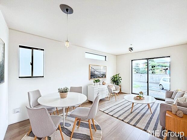 ◆A号棟◆〜Living〜　家族の食事や団らんのほか、子どもを遊ばせたり、友人を招いたりするLDKは住まいの中心。長時間過ごす場所だから、その空間は住まい全体の居心地を左右します。  ※家具はCGです