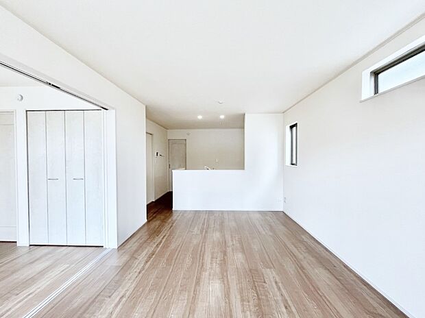 ◆A号棟◆〜Living〜　ここにはみんなが集い、食事と楽しい会話が始まる。話に夢中になりすぎて、ついつい時を忘れ夜半過ぎになってしまう。そんな束の間の幸せを感じさせてくれる場所でありたい。