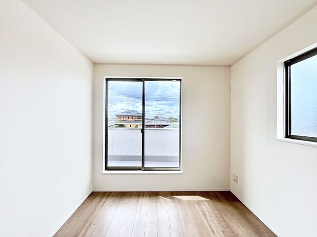 ◆A号棟◆〜Bed Room〜　マンションと違い部屋数が多いのが戸建てのメリットです。ご家族が増えたことで手狭に感じていた住まいも戸建てでは各居室プライバシーを保つことができます。