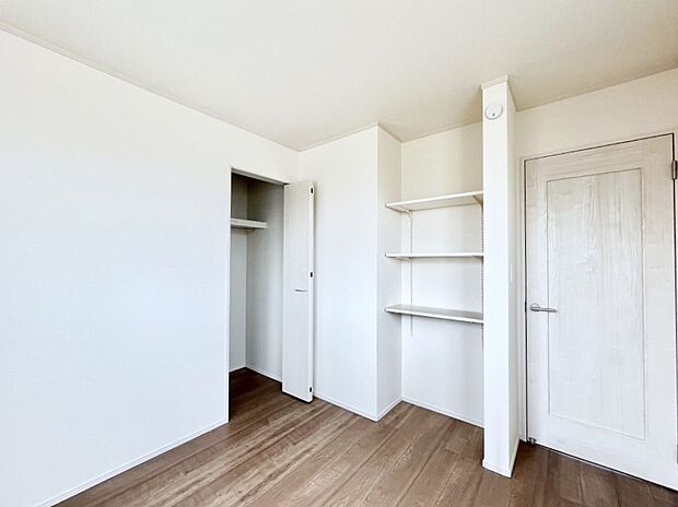 ◆A号棟◆〜Bed Room〜　子供部屋はお子様にとって大変重な役割があります。子供一人で過ごす空間を与えることで、宿題や勉強時間も自然と増えまた自ら部屋の片付けや掃除なども促すことに繋がります。