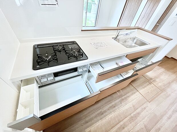 使いやすさを優先したスライド式収納タイプ！