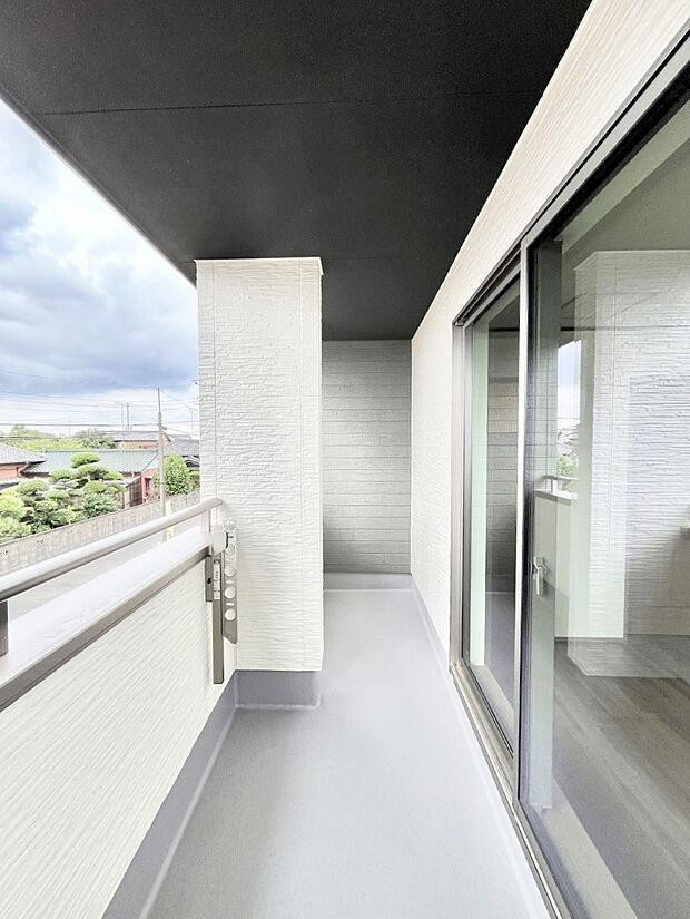 上部に屋根がかかっているので急な雨の時にも安心です。 