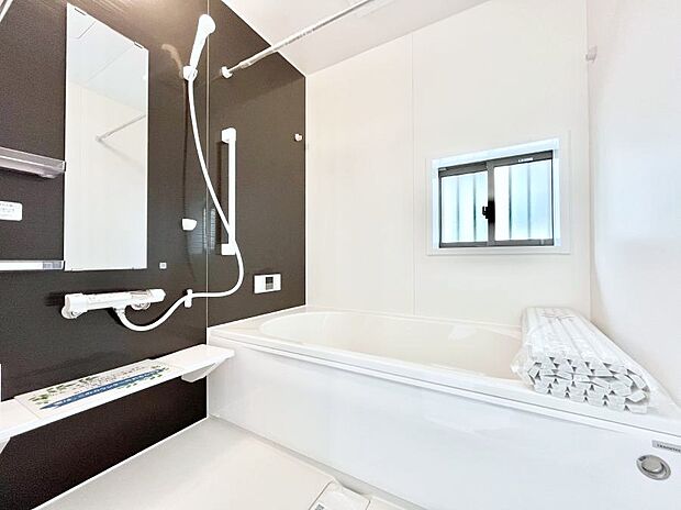 ◆2号棟◆〜Bath Room〜　足を伸ばして入浴することが可能！一日の疲れを癒す貴重なバスタイムです。お子様とご一緒でも十分な広さなので、リビングとは違った家族団欒のひと時をお楽しみいただけます。