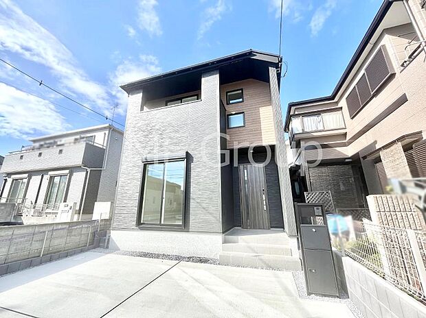 ~Exterior~ 一戸建ての大きなメリットは、自分達の「土地」を「自由に」使える事です。ガーデニングやDIY,車やバイクの趣味など様々な用途で利用できます。