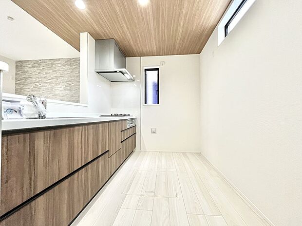 ゆとりあるキッチンではご家族と楽しくお料理ができます。