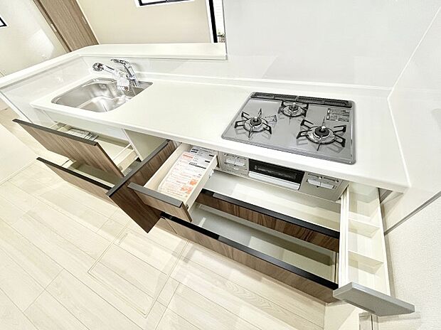 使いやすさを優先したスライド式収納タイプ!