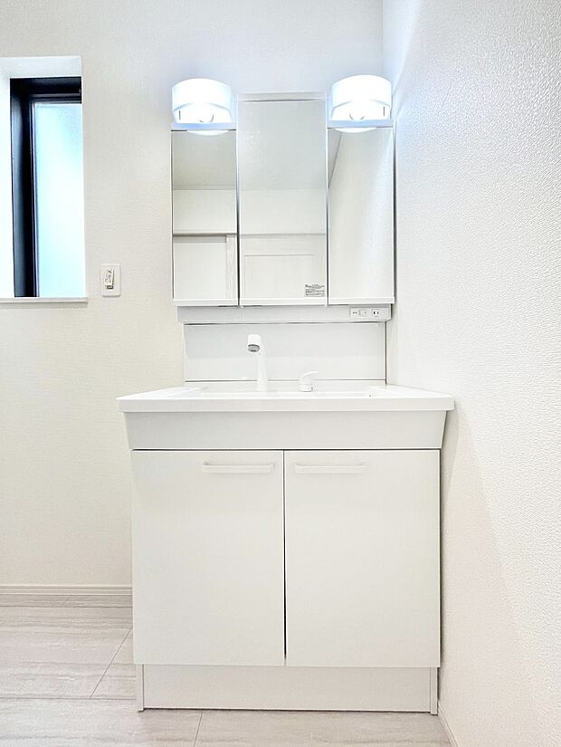 ◆A号棟◆〜Dressing Room〜　明るく清潔感溢れるパウダールーム。毎日使う場所だからこそ、快適な空間となっております。シャンプードレッサーを採用しておりますので、朝シャンも手軽に出来ます。