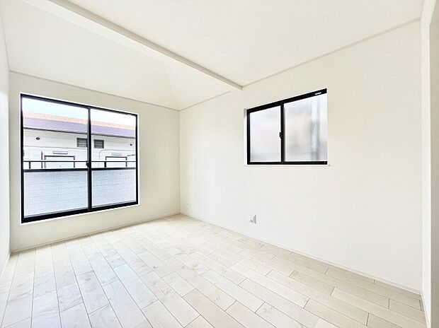 ◆A号棟◆〜Bed Room〜　2面採光を確保した明るい室内は、風通しも良く、大変居心地の良い空間となっております。爽やかな風を感じて起きる朝は、快適生活の始まりに！日当たりや通風がとても良い住まい♪