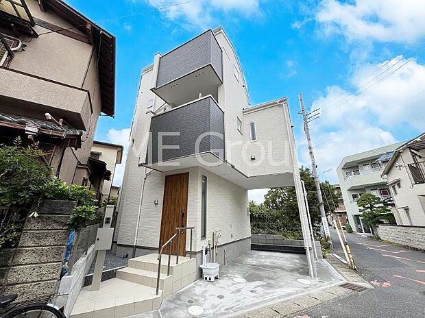 〜Exterior〜 閑静な住宅地で子育て家族にピッタリ。 毎日のお散歩も快適な緑に恵まれたエリアで、自然に包まれた穏やかな暮らしを実現するための、ゆとりある住環境が整っています。