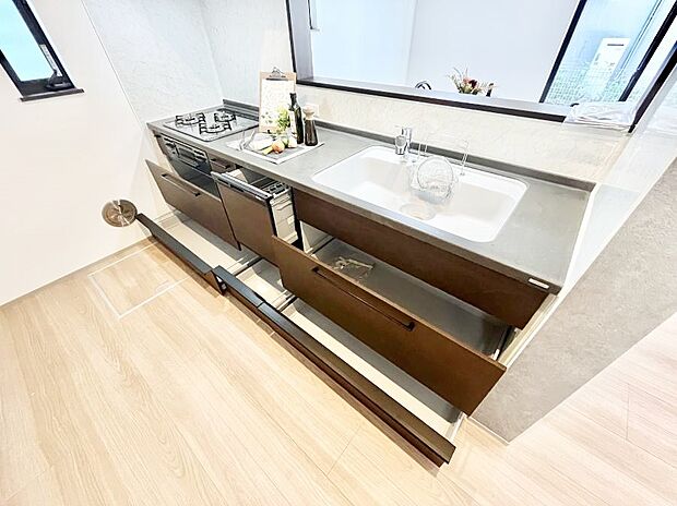 使いやすさを優先したスライド式収納タイプ!