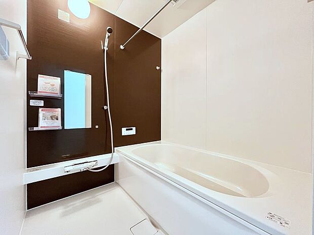 〜Bath Room〜　足を伸ばして入浴することが可能！一日の疲れを癒す貴重なバスタイムです。お子様とご一緒でも十分な広さなので、リビングとは違った家族団欒のひと時をお楽しみいただけます。