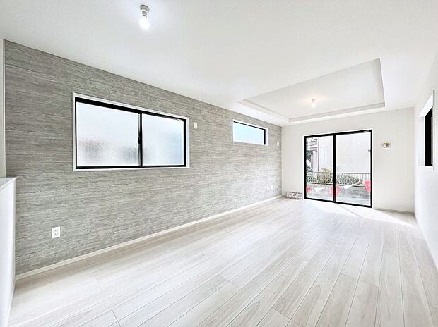 〜Living〜　ここにはみんなが集い、食事と楽しい会話が始まる。話に夢中になりすぎて、ついつい時を忘れ夜半過ぎになってしまう。そんな束の間の幸せを感じさせてくれる場所でありたい。